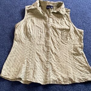 Sleeveless, button down Blouse